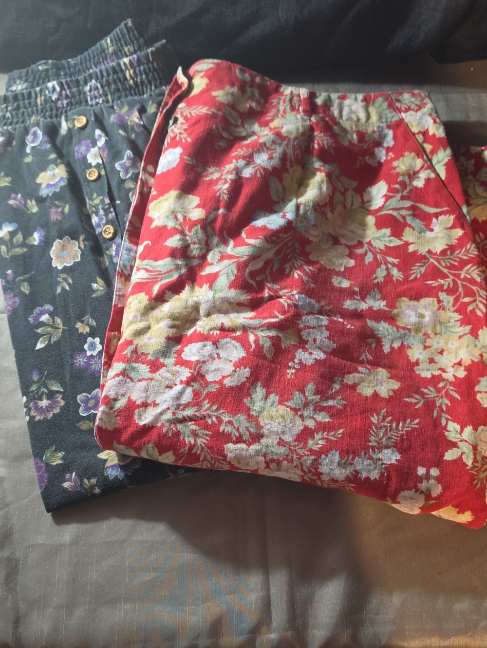 Girls Floral Corduroy Casual Bottoms - Red Floral